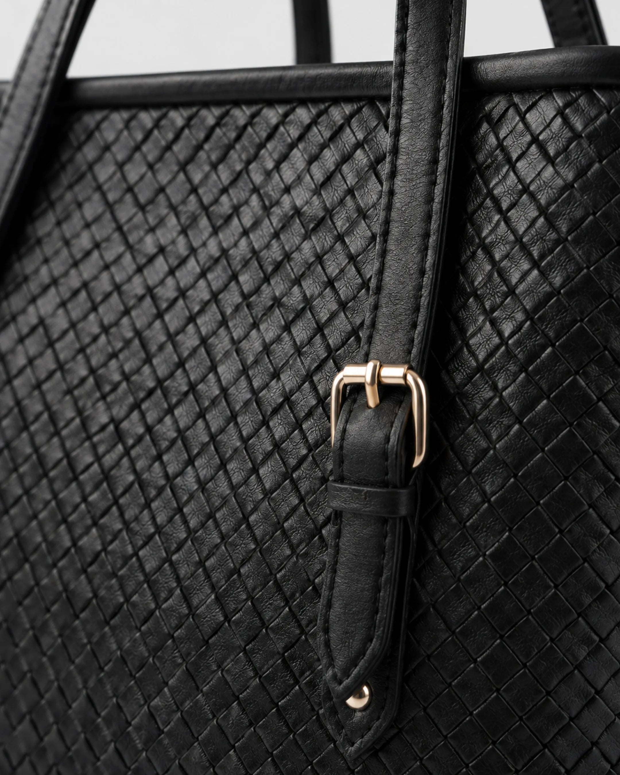 Signature-Intrecciato-Leather-Tote-Bag-For-Women-01