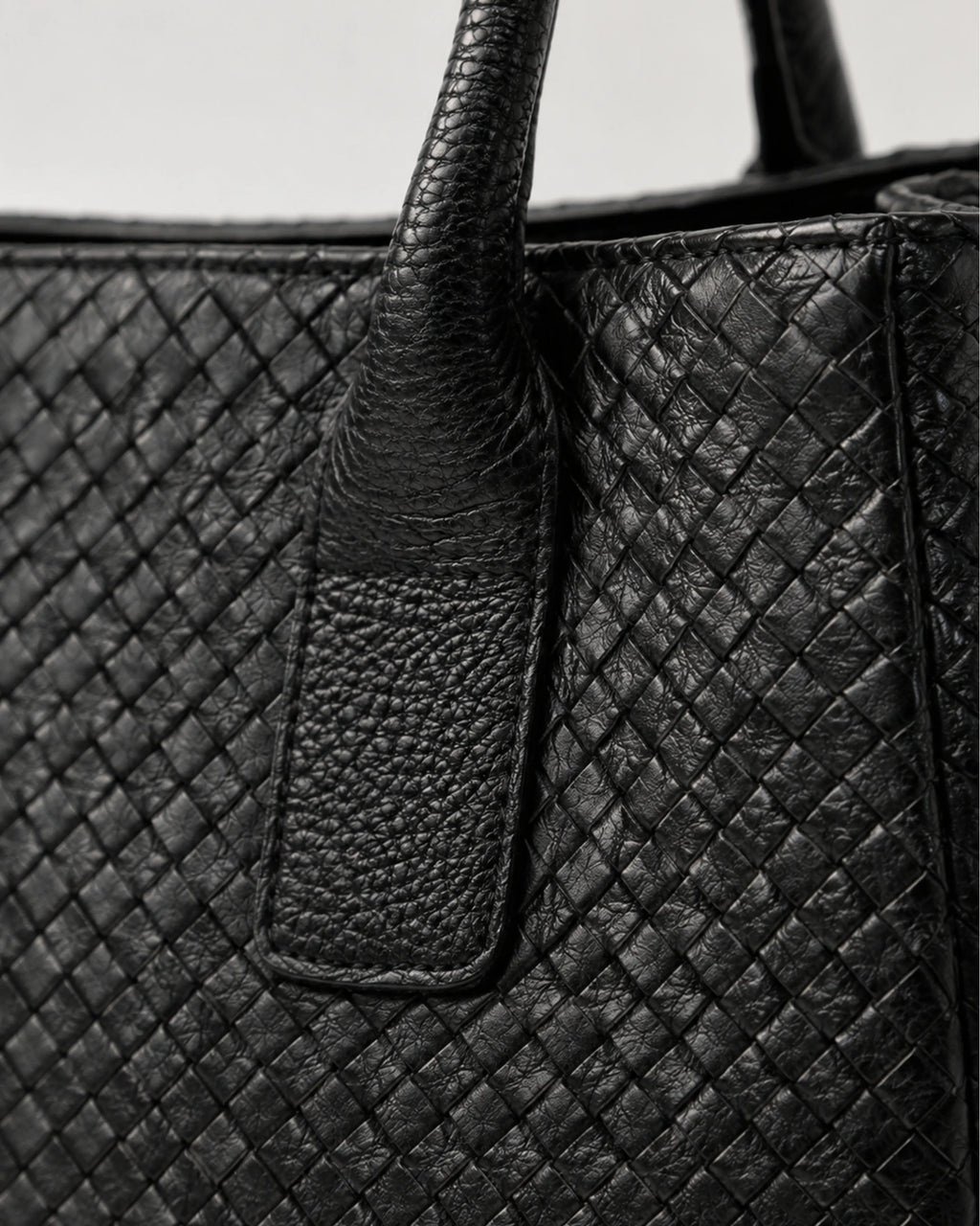 women-heritage-leather-weave-tote-black-01