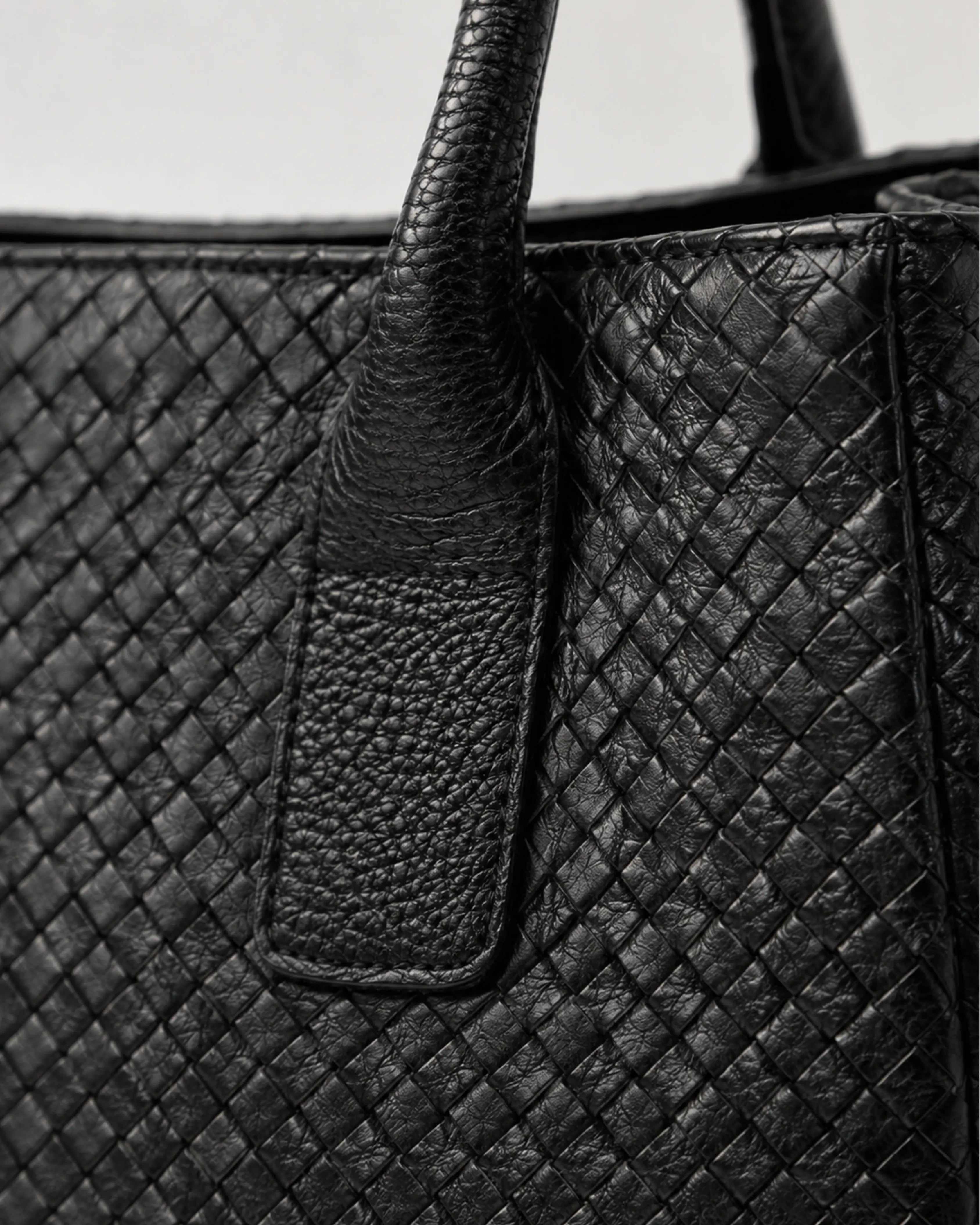 women-heritage-leather-weave-tote-black-01