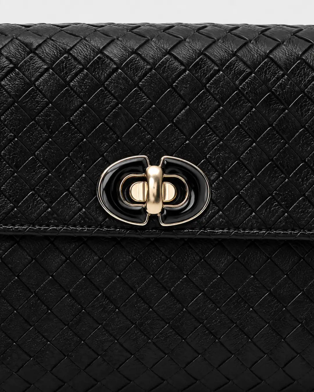 Pelle Intrecciata Shoulder Bag - Black